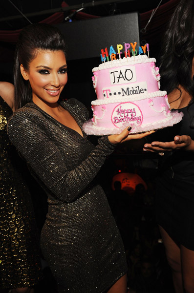 [Image: kim-kardashian-celebrates-her-29th-birth...htclub.jpg]